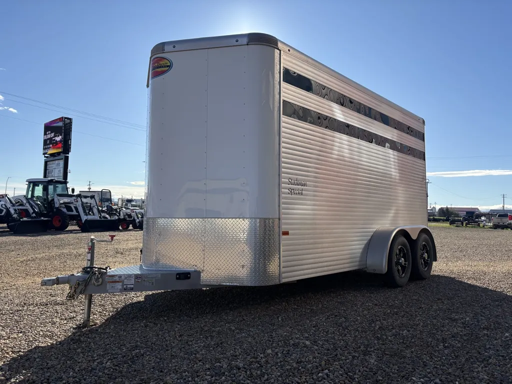used Horse Trailers Sundowner Trailers  for sale, in La Crête, AB Thumbnail 3
