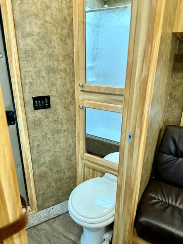 used Horse Trailers Exiss Trailers  for sale, in Galt, CA Thumbnail 16