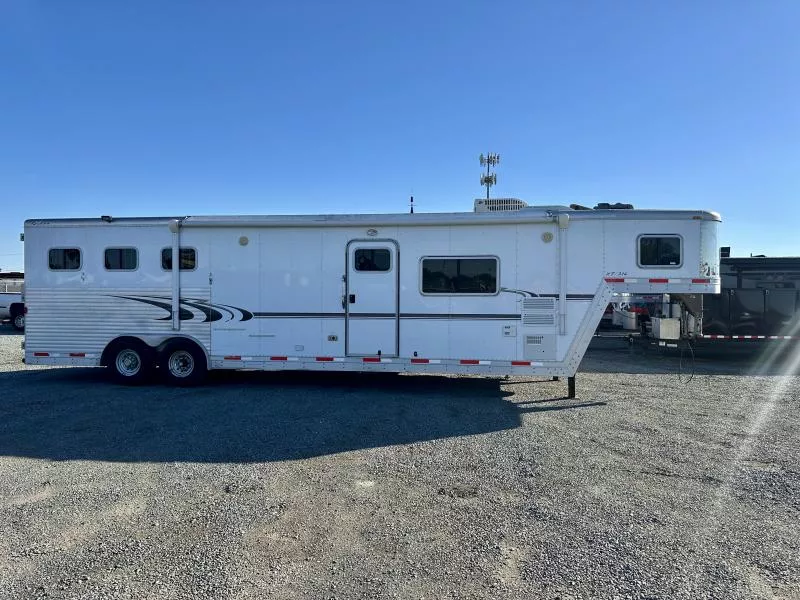 2007 Exiss 8314 LQ Horse Trailer