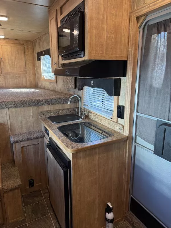 used Horse Trailers Exiss Trailers  for sale, in Galt, CA Thumbnail 9