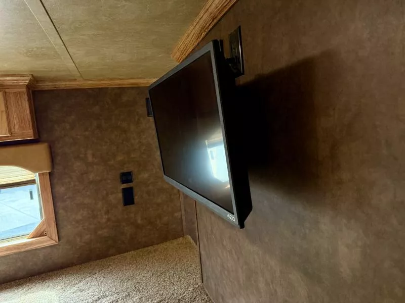 used Horse Trailers Exiss Trailers  for sale, in Galt, CA Thumbnail 9