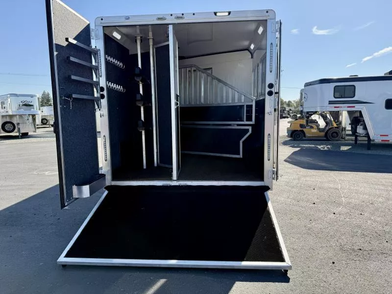 used Horse Trailers Merhow Trailers  for sale, in Galt, CA Thumbnail 18