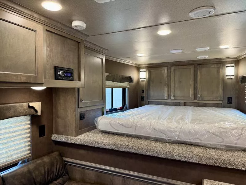 used Horse Trailers Merhow Trailers  for sale, in Galt, CA Thumbnail 4