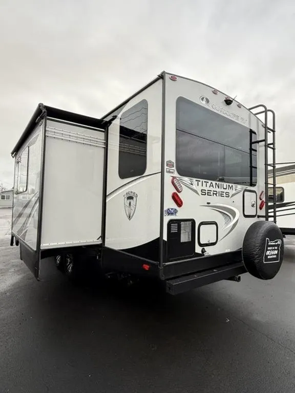 2026 Outdoors RV Manufacturing black stone 260kvs