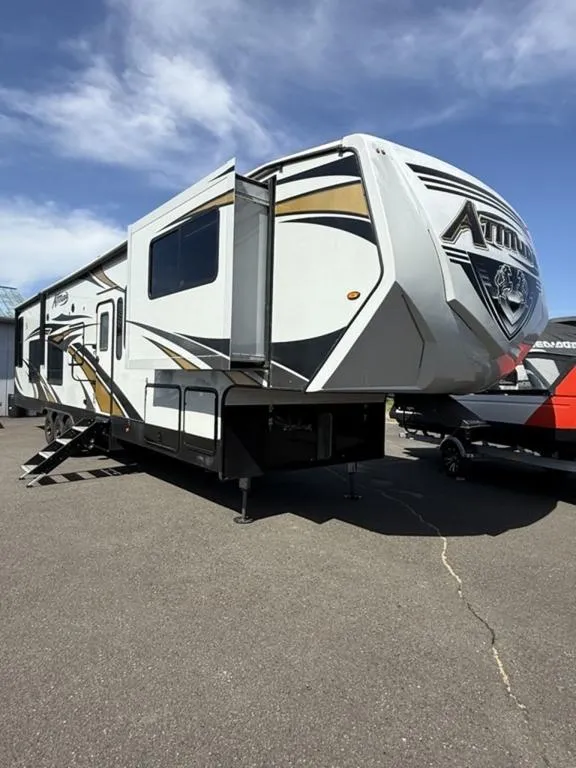 2019 Eclipse RV attitude 4028dgf