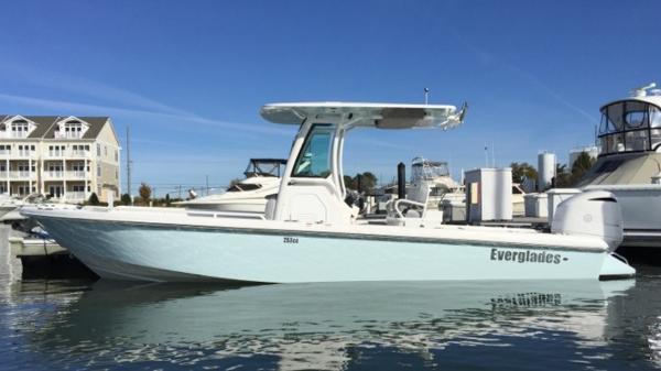 2018 Everglades Boats 253 CC 2018 Everglades Boats 253 CC