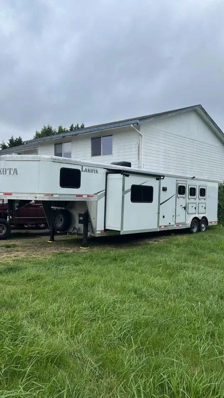 used Horse Trailers Lakota  for sale, in Ridgefield, WA Thumbnail 2