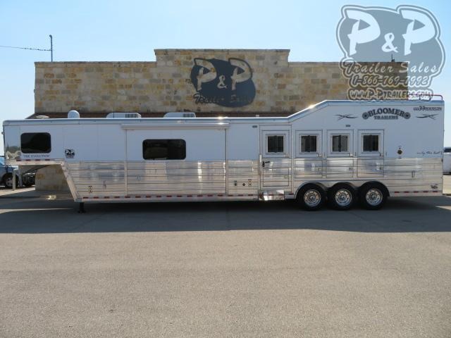2019 Bloomer Outlaw Conversions PC Load 4 Horse Slant Load Trailer 17 FT LQ With Slides w/ Ramps 2019 Bloomer Outlaw Conversions PC Load 4 Horse Slant Load Trailer 17 FT LQ With Slides w/ Ramps