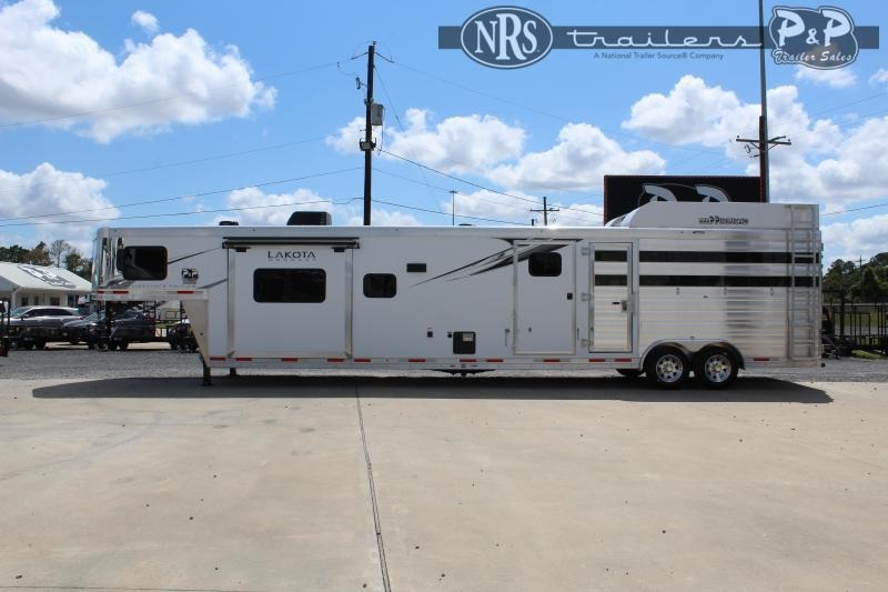 2022 Lakota LE81415RK 37 ' Livestock Trailer LQ 2022 Lakota LE81415RK 37 ' Livestock Trailer LQ
