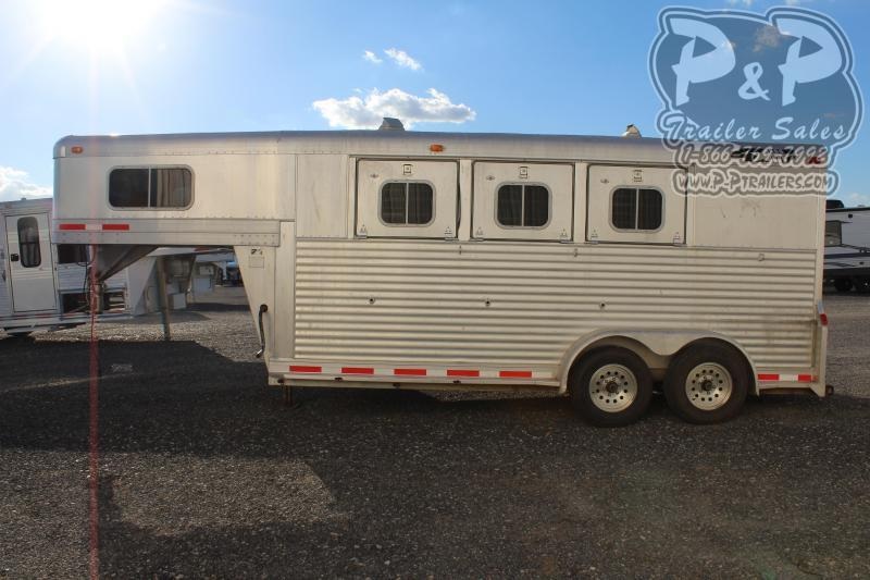 1998 4-Star Trailers 7304GN 3 Horse Slant Load Trailer 1998 4-Star Trailers 7304GN 3 Horse Slant Load Trailer
