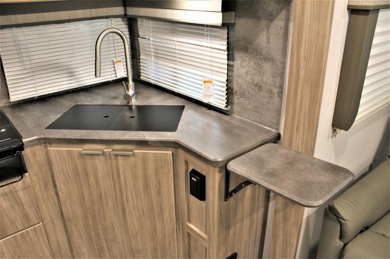 new Travel Trailers Winnebago Minnie for sale, in Rose City, TX Thumbnail 17