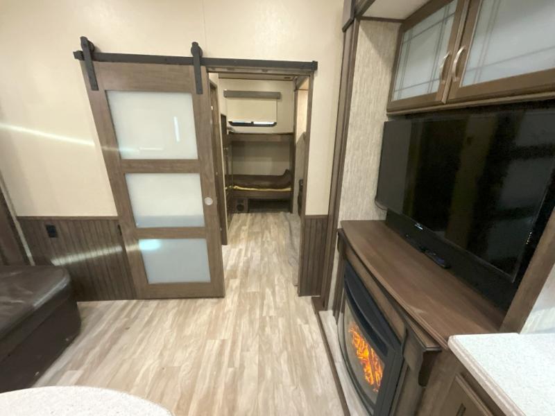 used Fifth Wheel Trailers Grand Design RV Solitude S-Class for sale, in Amarillo, TX Thumbnail 19