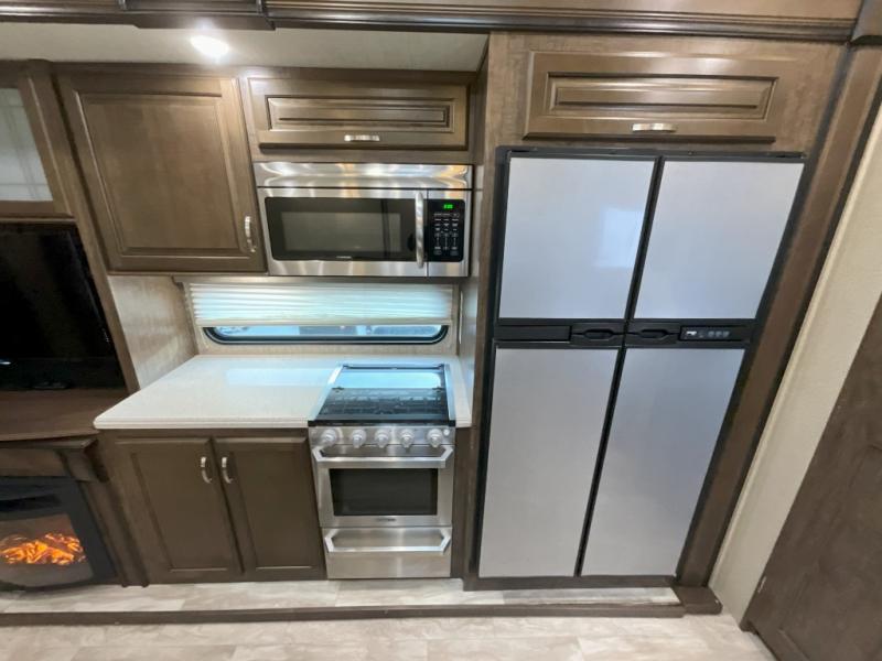 used Fifth Wheel Trailers Grand Design RV Solitude S-Class for sale, in Amarillo, TX Thumbnail 7