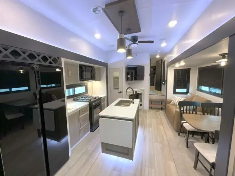 new Fifth Wheel Trailers Forest River Wildwood Heritage Glen for sale, in Amarillo, TX Thumbnail 3