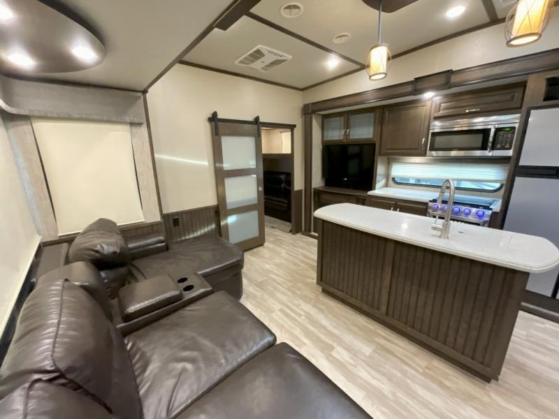 used Fifth Wheel Trailers Grand Design RV Solitude S-Class for sale, in Amarillo, TX Thumbnail 17