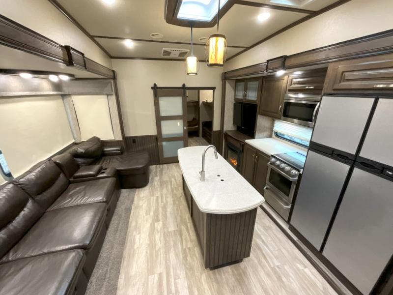 used Fifth Wheel Trailers Grand Design RV Solitude S-Class for sale, in Amarillo, TX Thumbnail 3