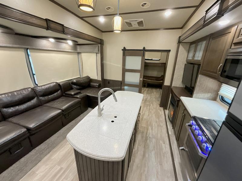 used Fifth Wheel Trailers Grand Design RV Solitude S-Class for sale, in Amarillo, TX Thumbnail 14