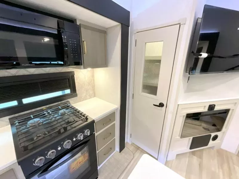 new Fifth Wheel Trailers Forest River Wildwood Heritage Glen for sale, in Amarillo, TX Thumbnail 13
