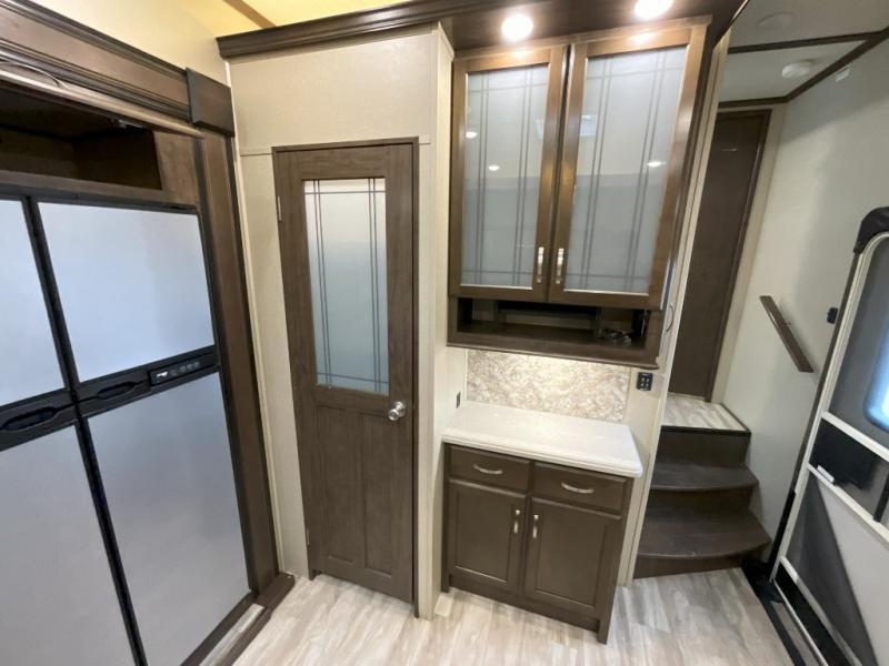 used Fifth Wheel Trailers Grand Design RV Solitude S-Class for sale, in Amarillo, TX Thumbnail 12