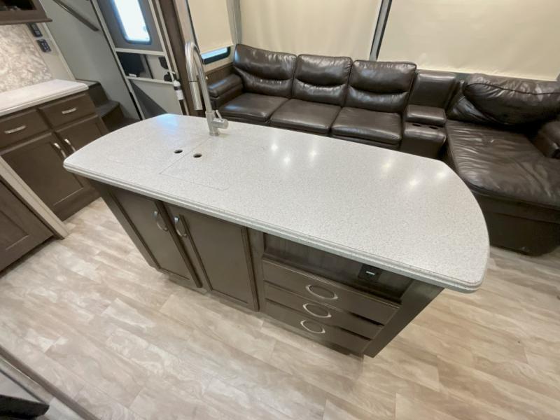 used Fifth Wheel Trailers Grand Design RV Solitude S-Class for sale, in Amarillo, TX Thumbnail 5