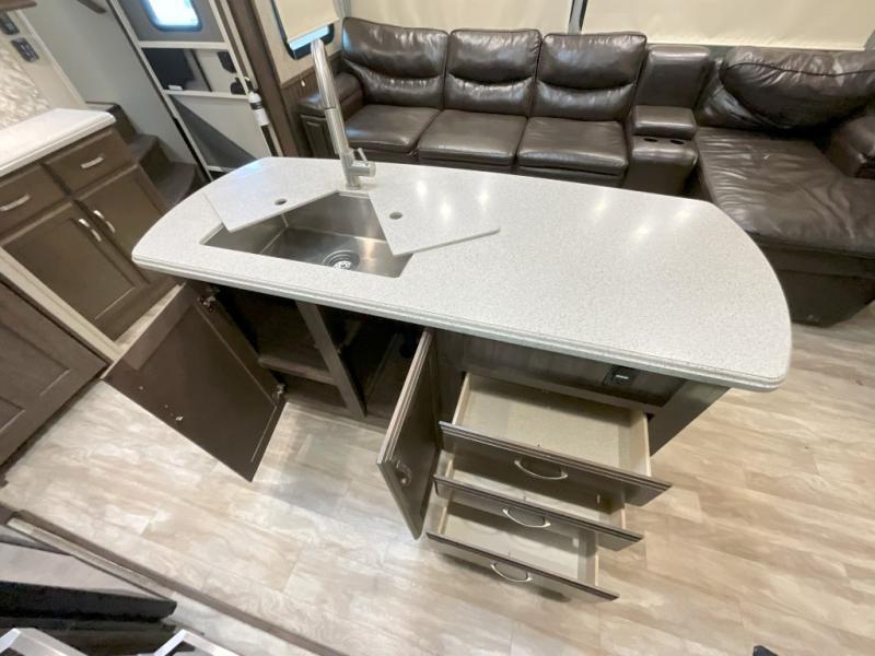 used Fifth Wheel Trailers Grand Design RV Solitude S-Class for sale, in Amarillo, TX Thumbnail 6