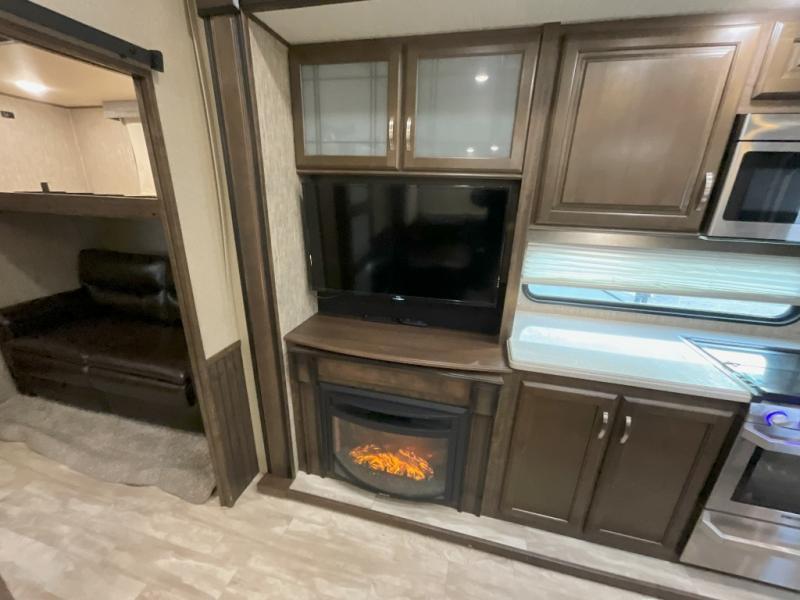 used Fifth Wheel Trailers Grand Design RV Solitude S-Class for sale, in Amarillo, TX Thumbnail 18