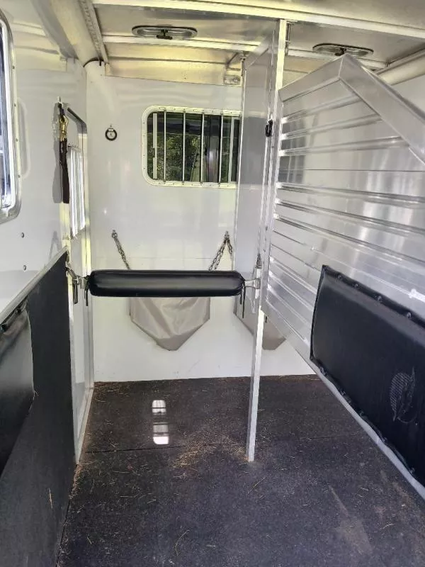 used Horse Trailers Featherlite  for sale, in Revere, PA Thumbnail 9