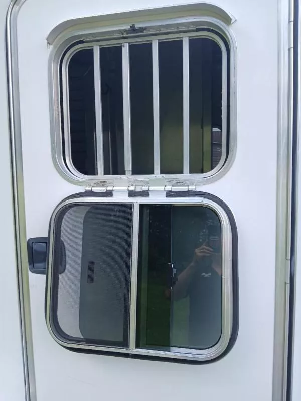 used Horse Trailers Featherlite  for sale, in Revere, PA Thumbnail 11
