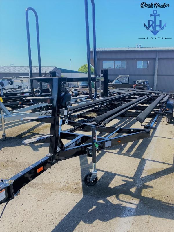 2021 Boatmate Trailers 24-26 Tri-toon Trailer Boat Trailer 2021 Boatmate Trailers 24-26 Tri-toon Trailer Boat Trailer