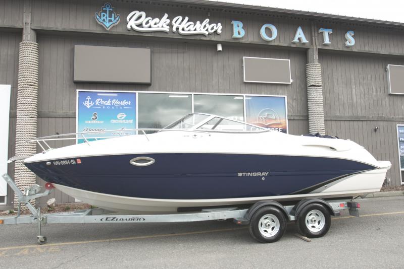 2017 Stingray Boats 250CR Cuddy Cabin 2017 Stingray Boats 250CR Cuddy Cabin