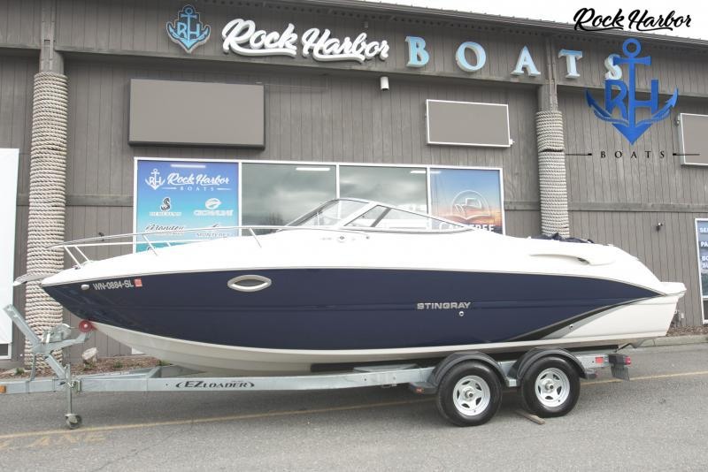 2017 Stingray Boats 250CR Cuddy Cabin 2017 Stingray Boats 250CR Cuddy Cabin
