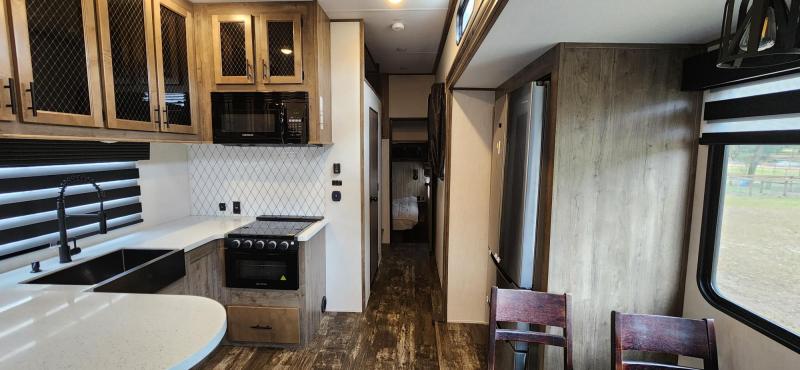 used Fifth Wheel Trailers Forest River Sabre for sale, in Deland, FL Thumbnail 8