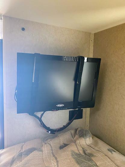 used Truck Bed Campers Lance Lance Truck Camper for sale, in Deland, FL Thumbnail 10