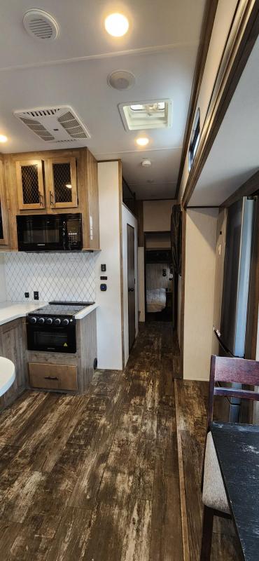 used Fifth Wheel Trailers Forest River Sabre for sale, in Deland, FL Thumbnail 7