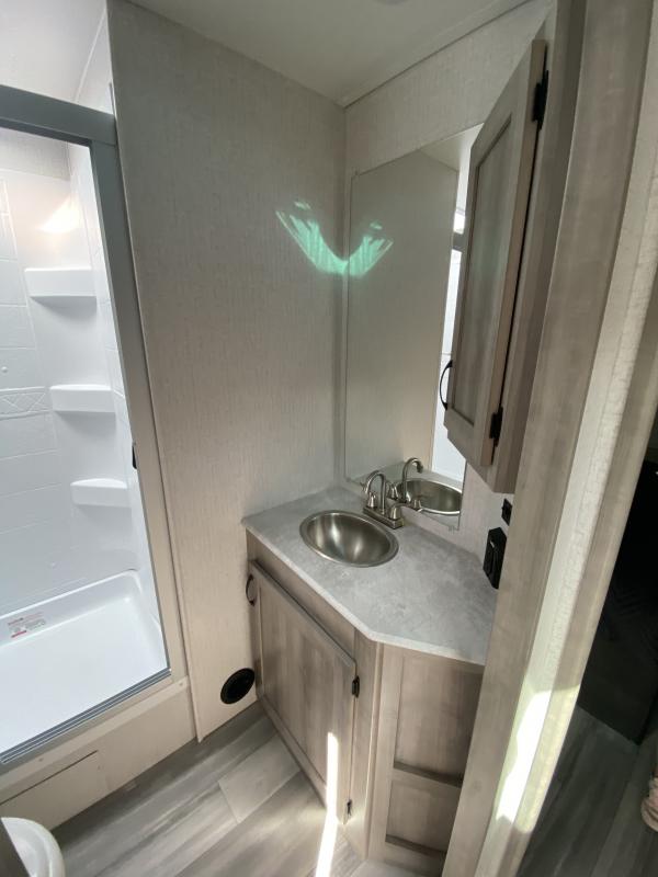 used Travel Trailers Winnebago Voyage for sale, in Deland, FL Thumbnail 6