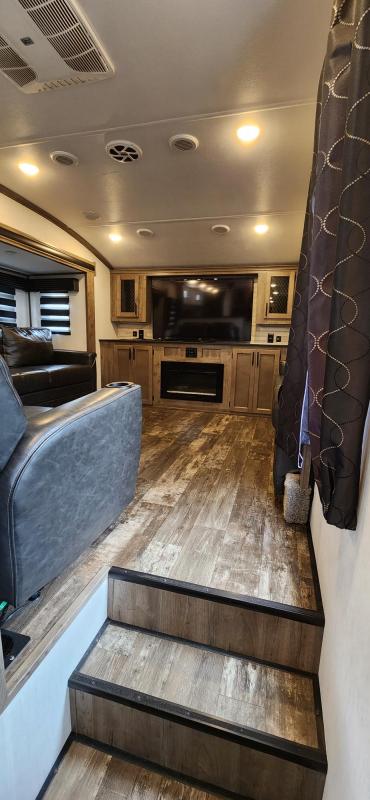 used Fifth Wheel Trailers Forest River Sabre for sale, in Deland, FL Thumbnail 10