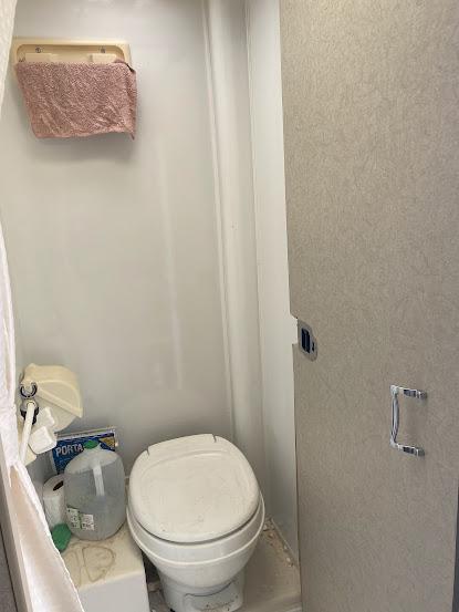 used Truck Bed Campers Lance Lance Truck Camper for sale, in Deland, FL Thumbnail 11