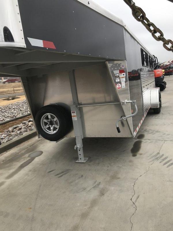 Sundowner GT 20' Gooseneck Livestock Trailer Sundowner GT 20' Gooseneck Livestock Trailer