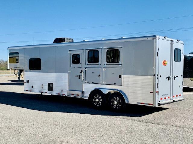 2022 Sundowner Trailers Horizon 8010 3H LQ Horse Trailer 2022 Sundowner Trailers Horizon 8010 3H LQ Horse Trailer