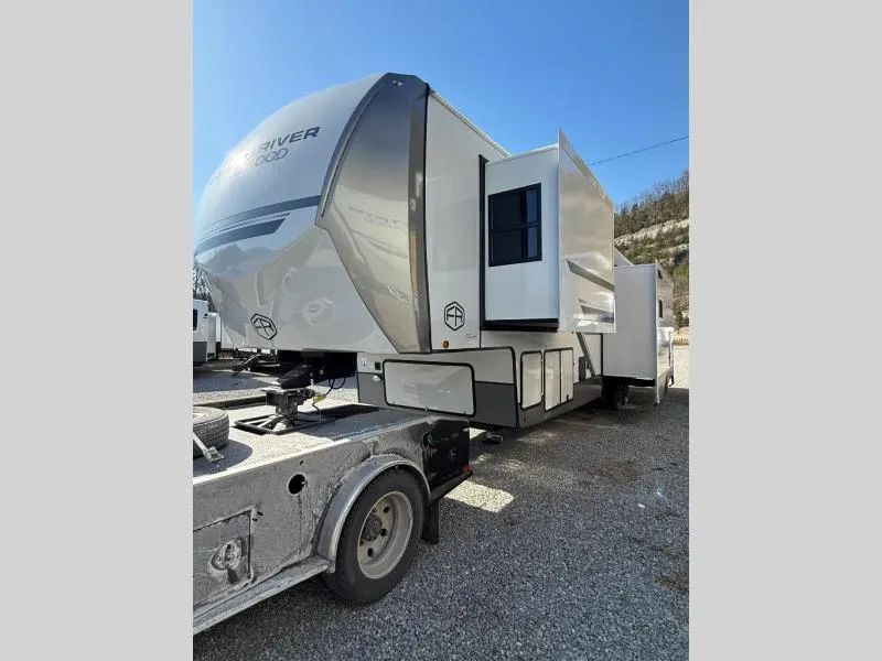 new Fifth Wheel Trailers Forest River  for sale, in Pikeville, KY Thumbnail 4