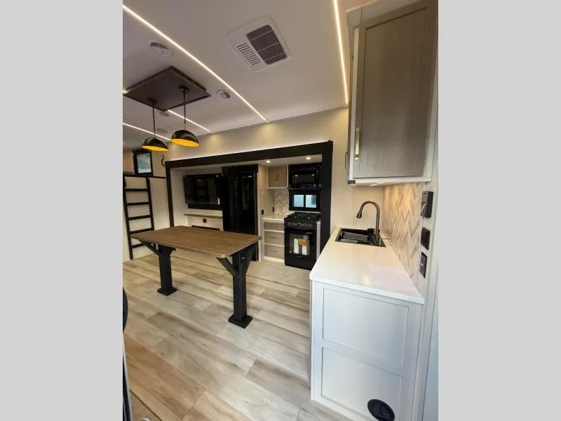 new Fifth Wheel Trailers Forest River  for sale, in Pikeville, KY Thumbnail 9