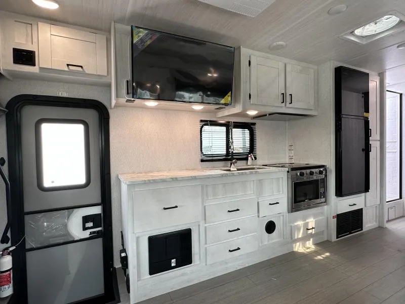 new Camper / RV East To West  for sale, in Pikeville, KY Thumbnail 13