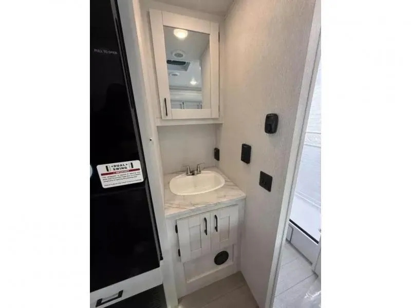 new Camper / RV East To West  for sale, in Pikeville, KY Thumbnail 15