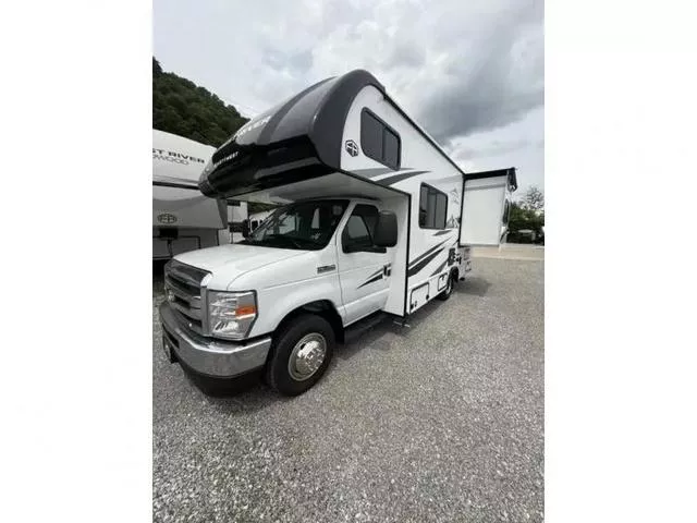 2026 EAST TO WEST Entrada 2200S