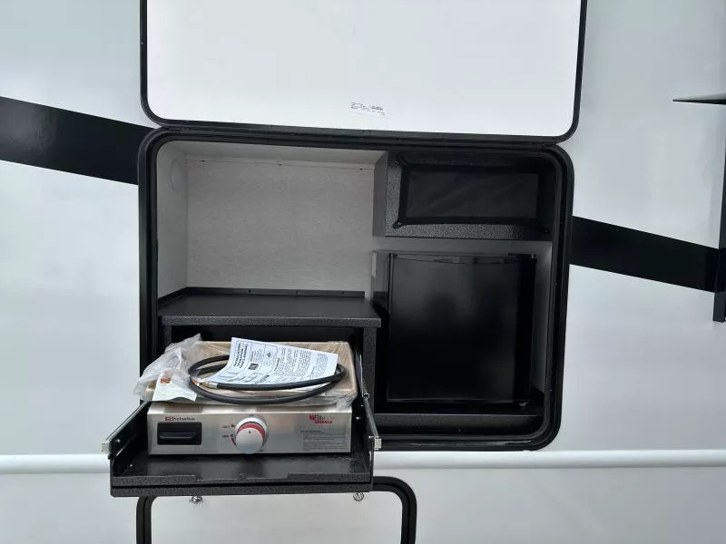 new Camper / RV East To West  for sale, in Pikeville, KY Thumbnail 18