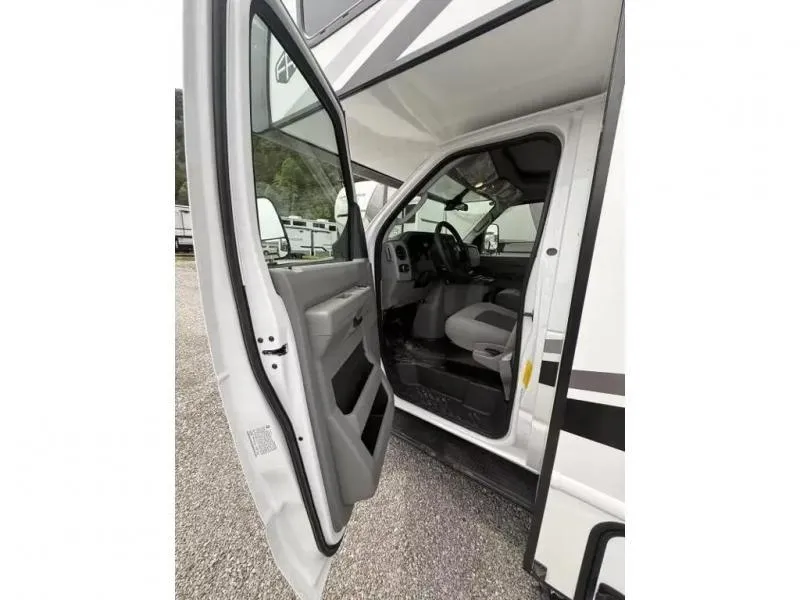 new Camper / RV East To West  for sale, in Pikeville, KY Thumbnail 6