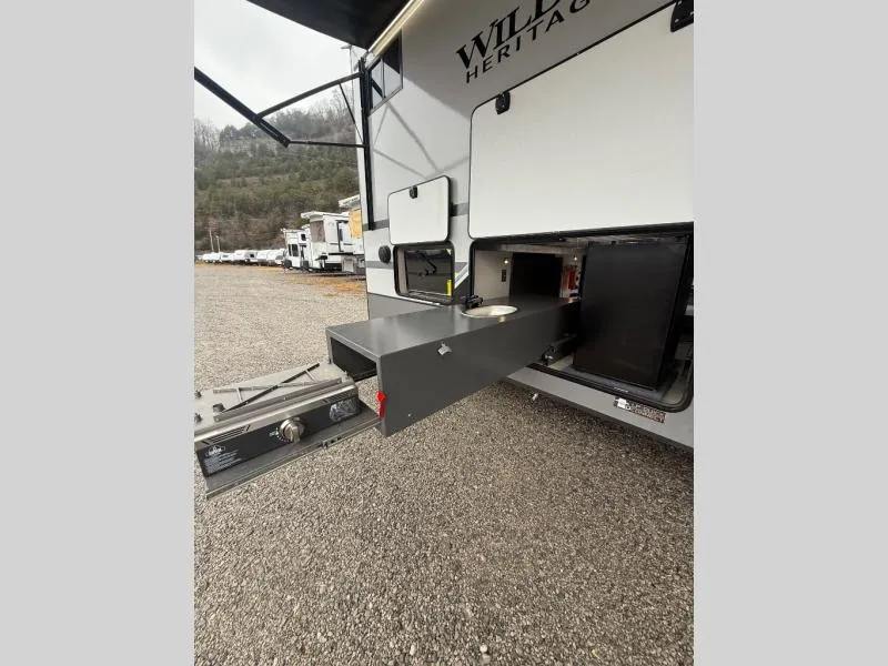 new Fifth Wheel Trailers Forest River  for sale, in Pikeville, KY Thumbnail 4