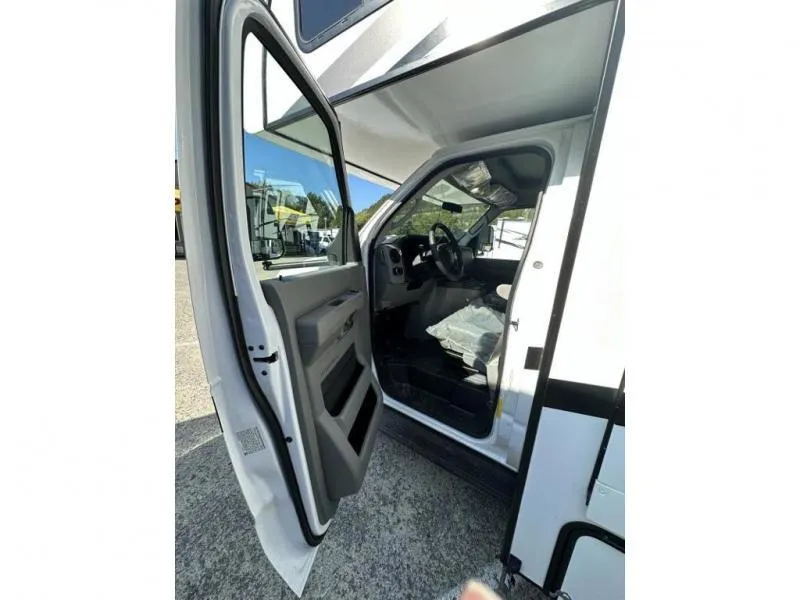 new Camper / RV East To West  for sale, in Pikeville, KY Thumbnail 7