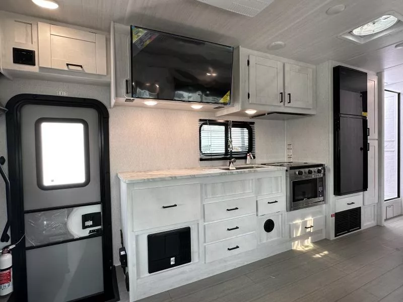 new Camper / RV East To West  for sale, in Pikeville, KY Thumbnail 13