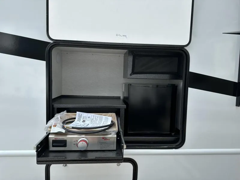 new Camper / RV East To West  for sale, in Pikeville, KY Thumbnail 18